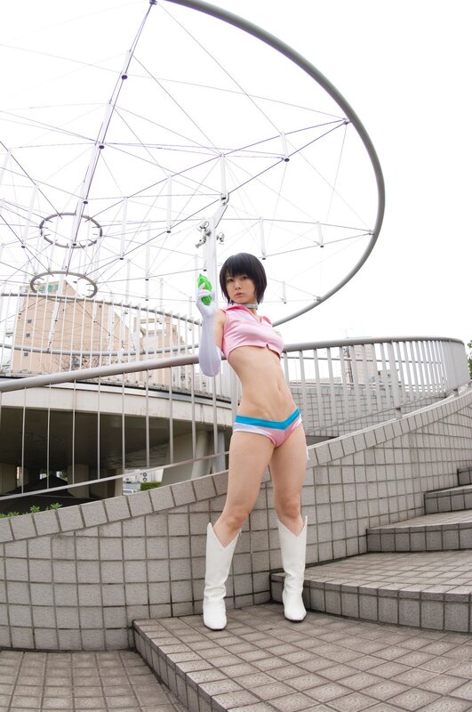 cosplayer in pink costume