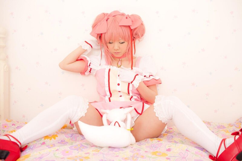 cosplayer in pink dress