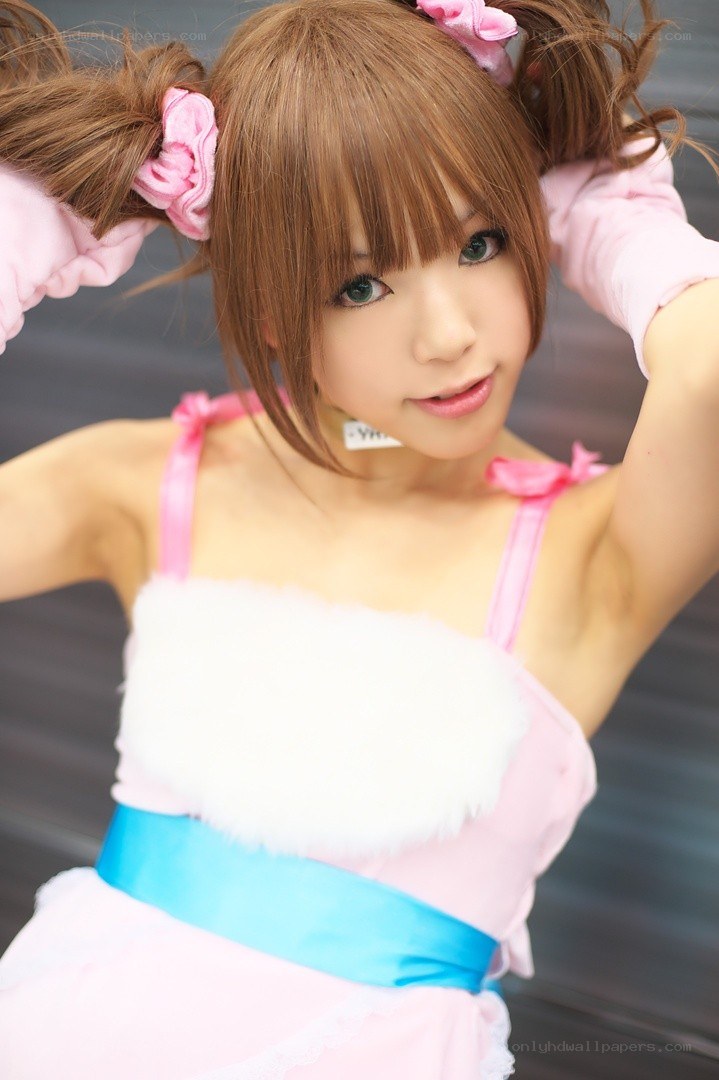 cosplayer in pink dress
