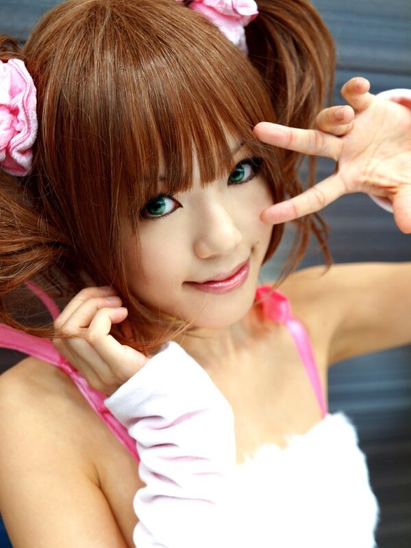 cosplayer in pink outfit