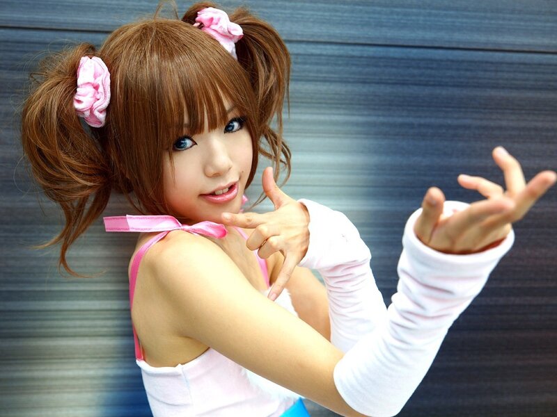 cosplayer in pink outfit