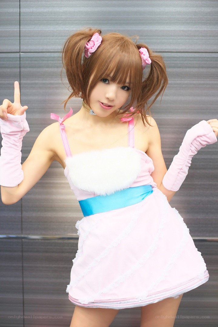 cosplayer in pink outfit