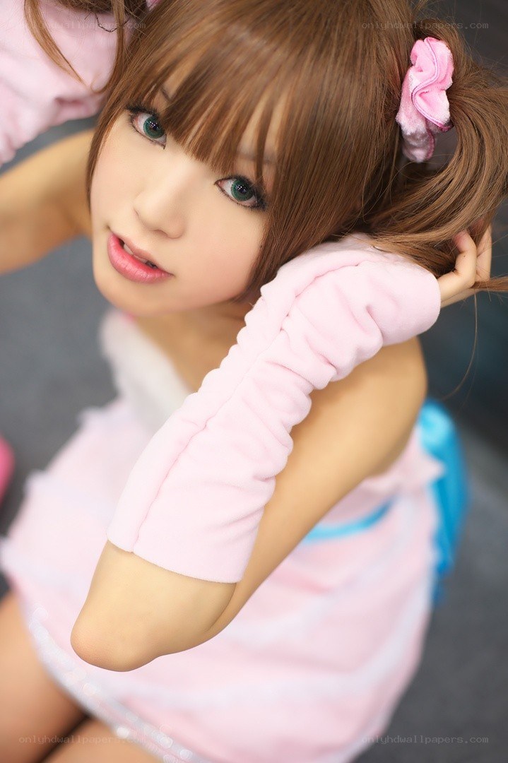 cosplayer in pink outfit