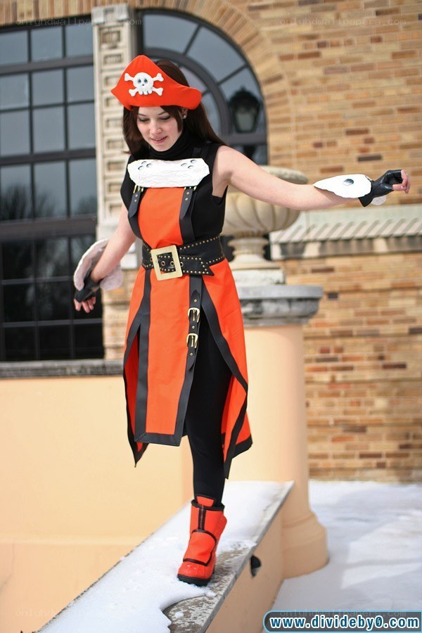 cosplayer in pirate costume