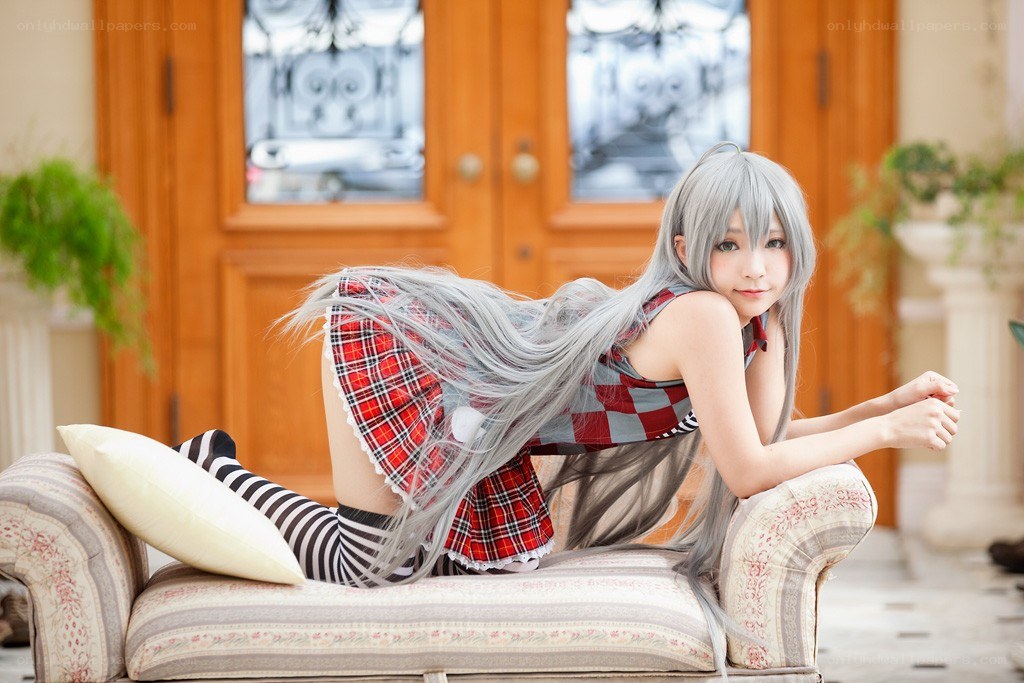 cosplayer in plaid dress
