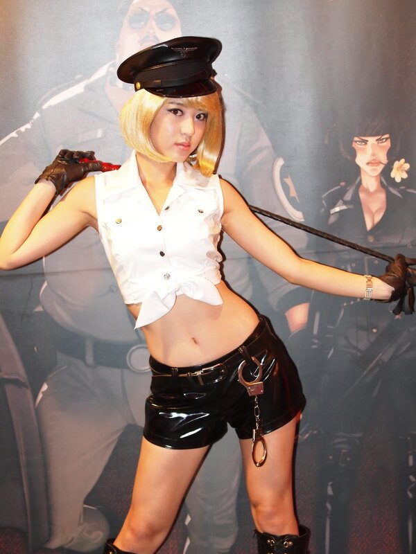cosplayer in police costume