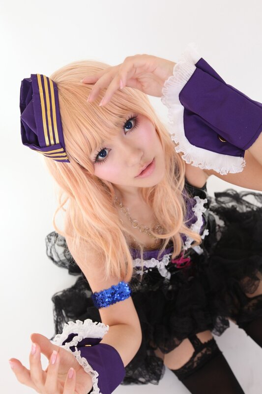 cosplayer in purple and black outfit