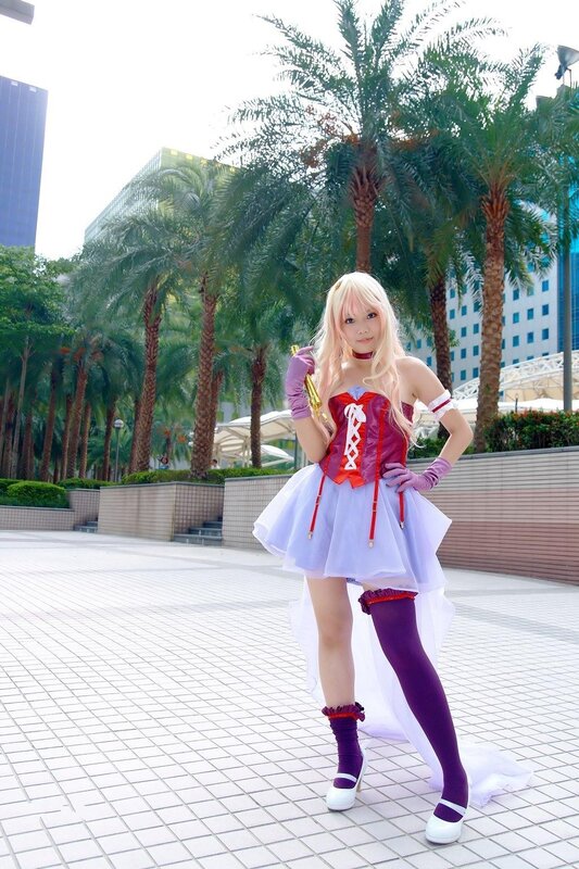 cosplayer in purple and white costume