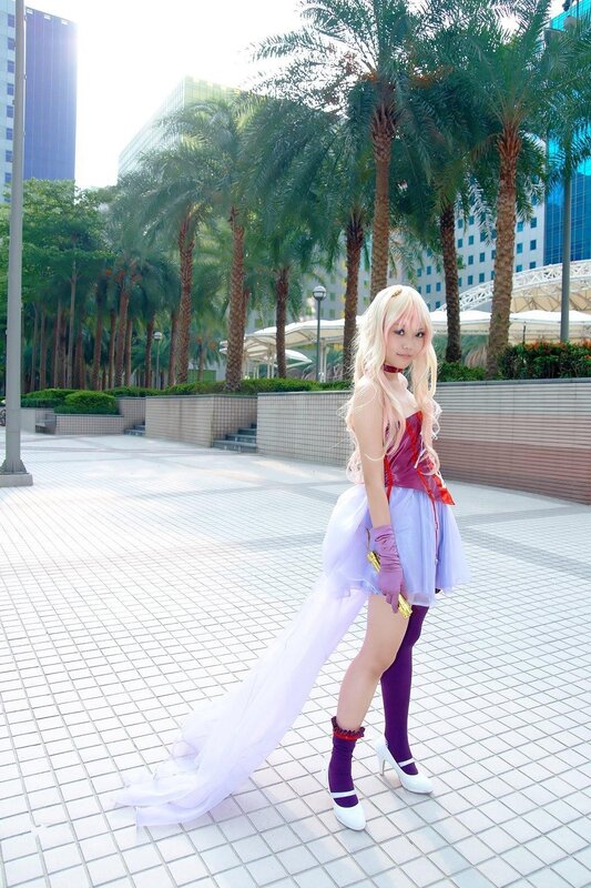cosplayer in purple and white costume