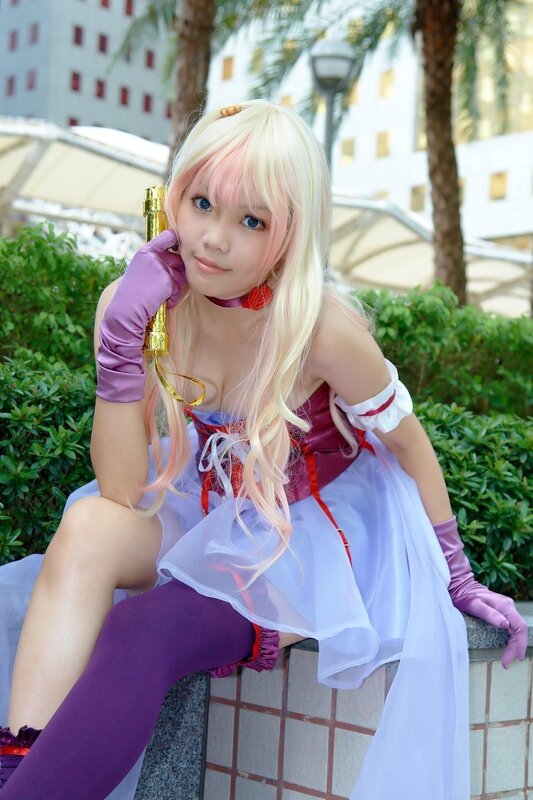 cosplayer in purple and white dress