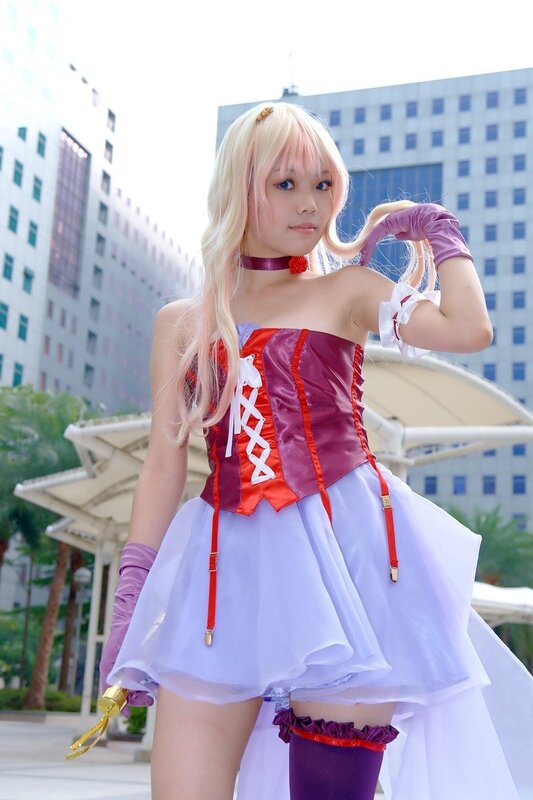 cosplayer in purple and white outfit