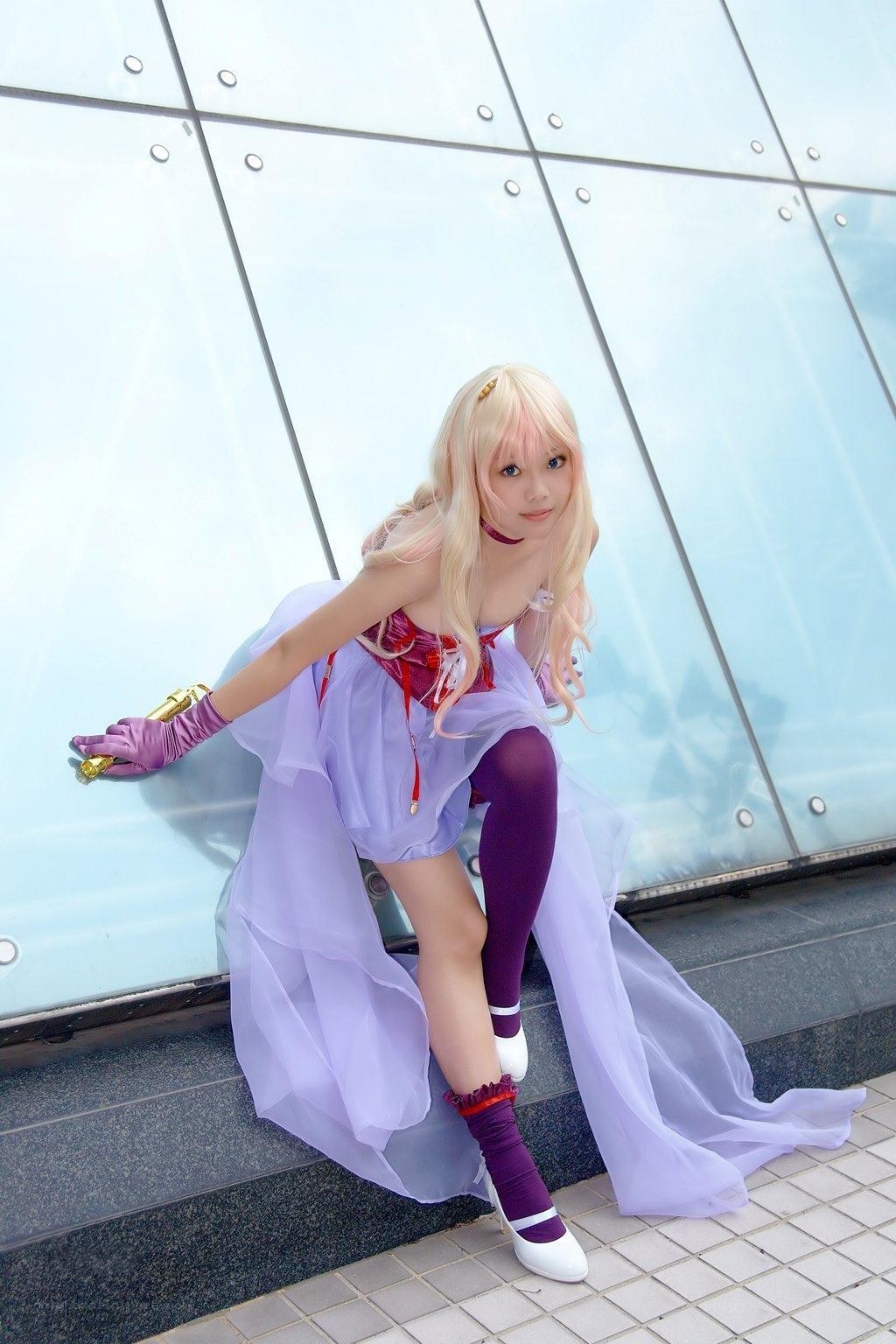 cosplayer in purple costume