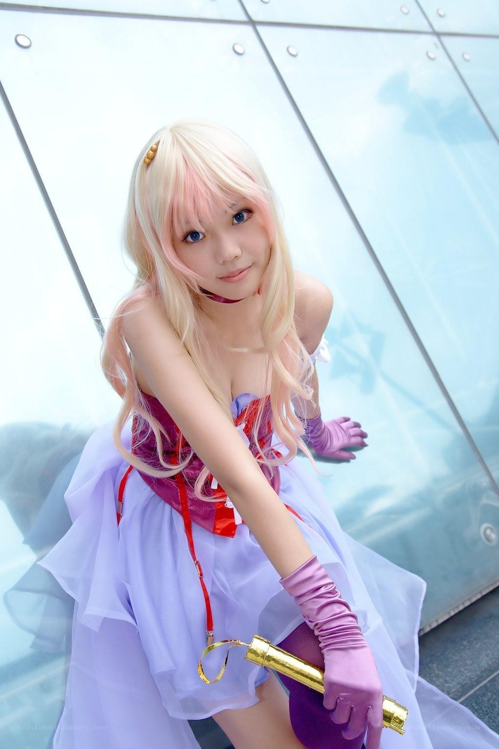 cosplayer in purple dress