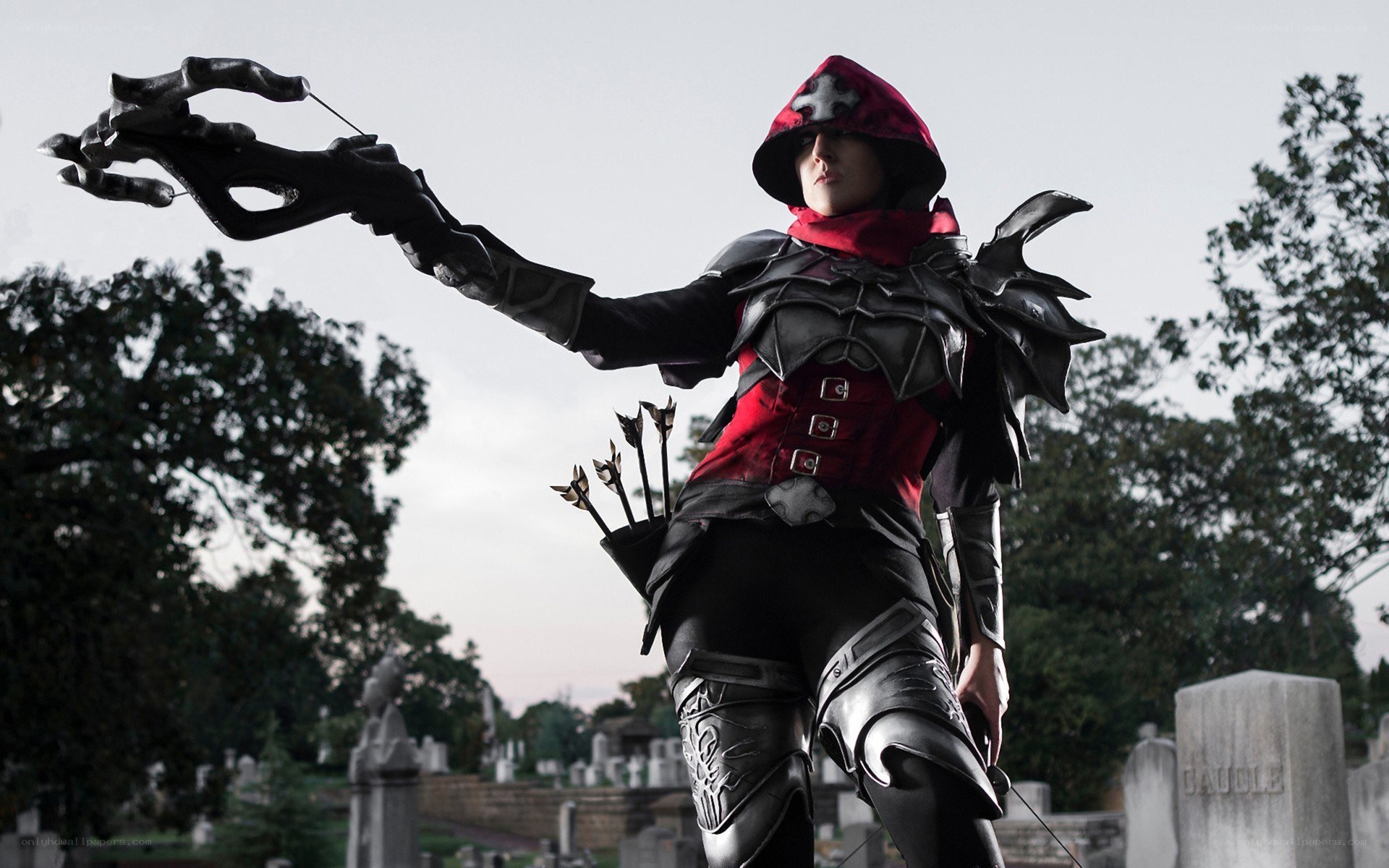 cosplayer in red and black armor