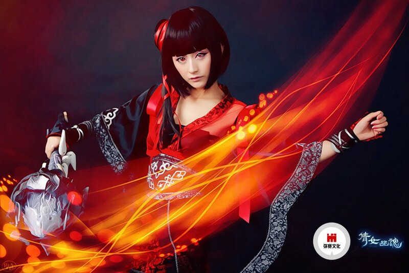 cosplayer in red and black costume