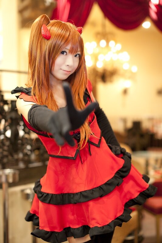 cosplayer in red and black dress