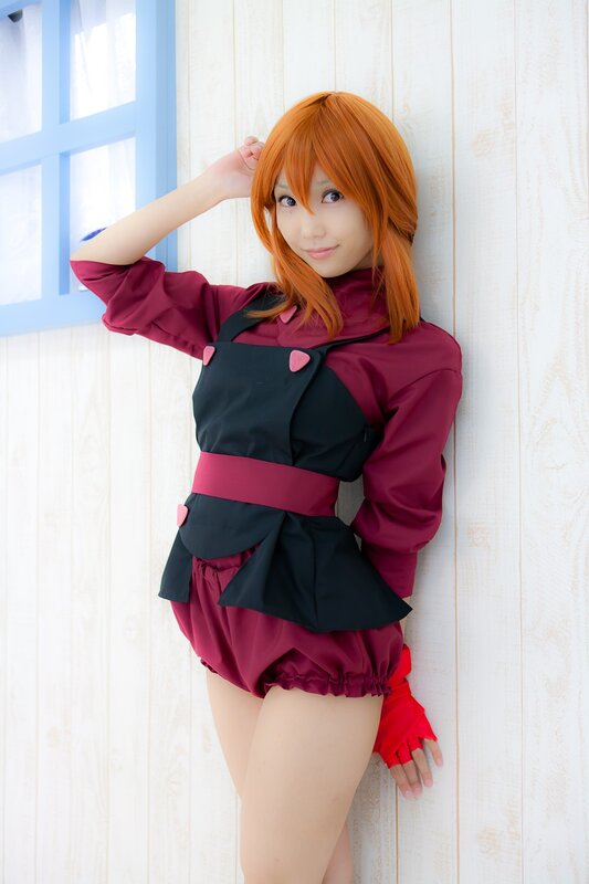 cosplayer in red and black outfit