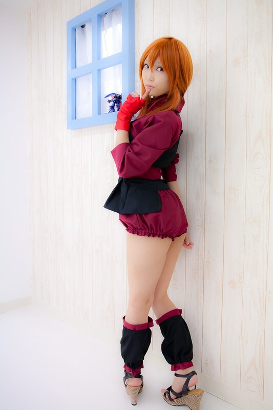 cosplayer in red and black outfit