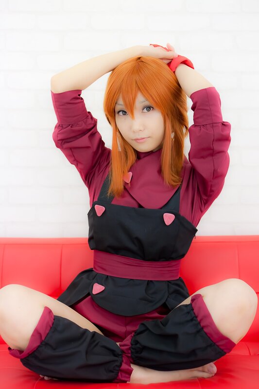 cosplayer in red and black outfit