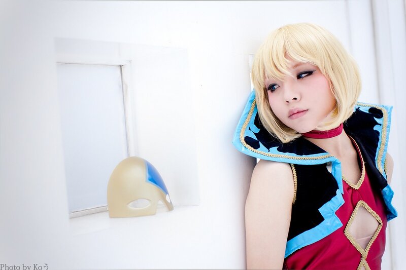 cosplayer in red and blue costume