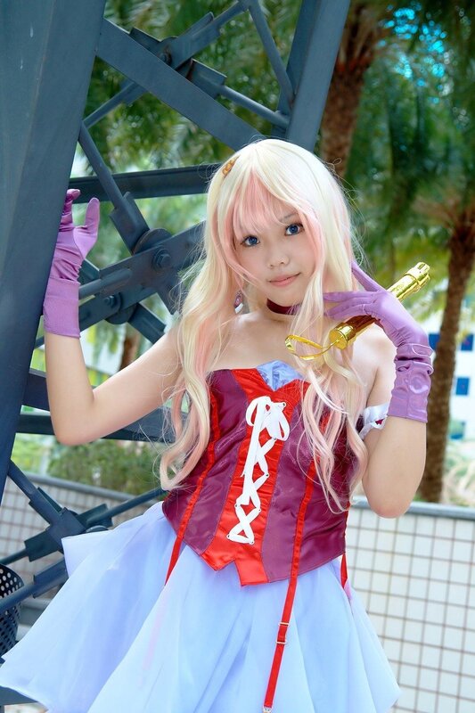 cosplayer in red and blue dress