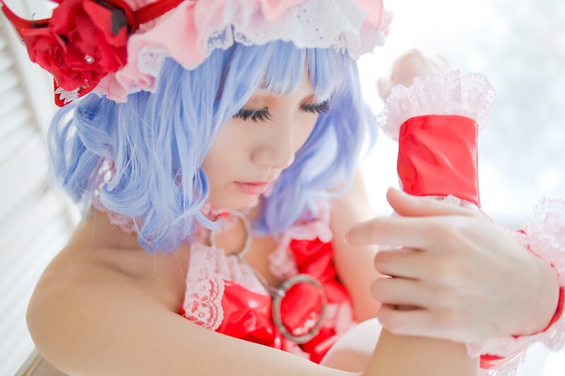 cosplayer in red and blue outfit