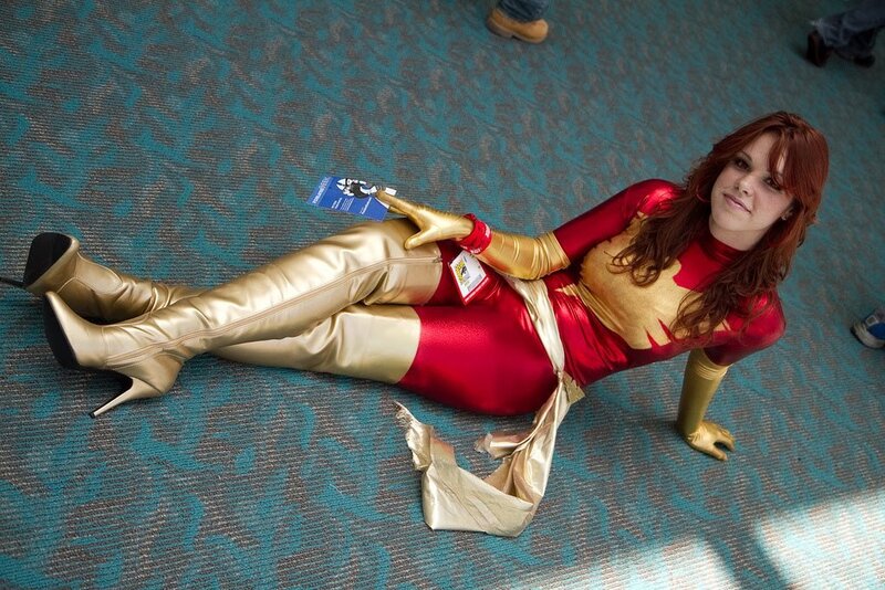 cosplayer in red and gold costume