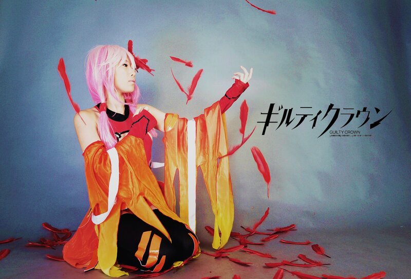 cosplayer in red and orange costume