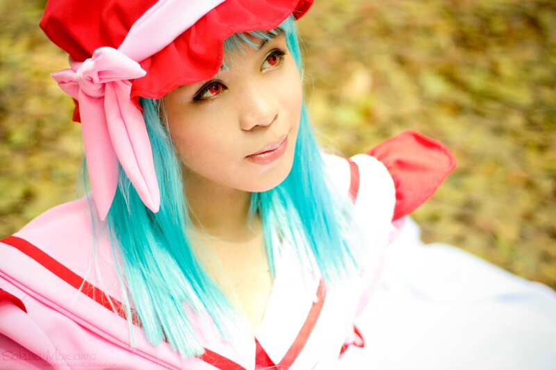 cosplayer in red and pink outfit