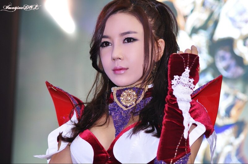 cosplayer in red and purple costume