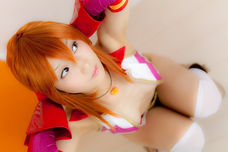 cosplayer in red and white costume