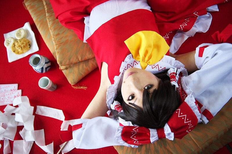 cosplayer in red and white costume