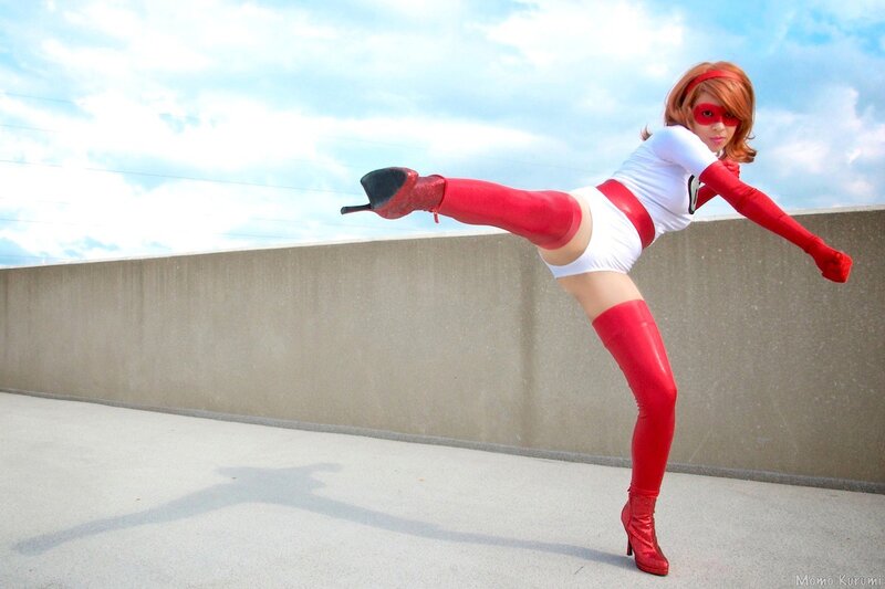 cosplayer in red and white costume