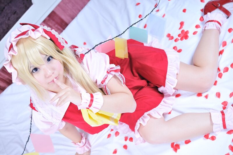cosplayer in red and white dress