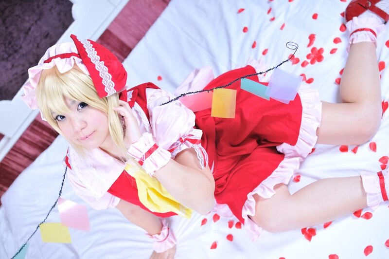 cosplayer in red and white dress