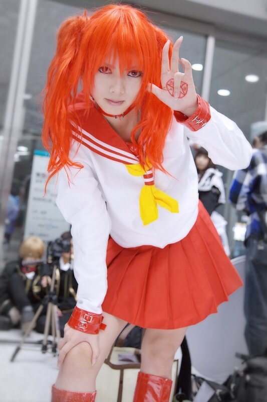 cosplayer in red and white outfit