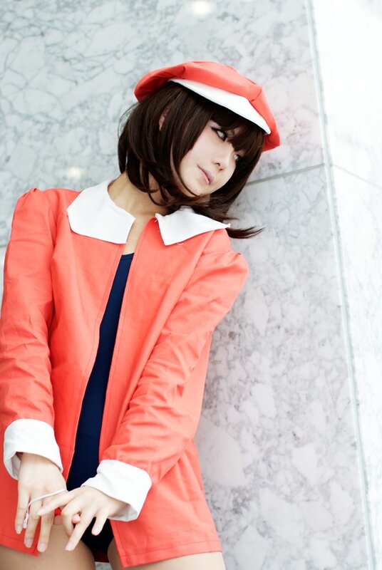 cosplayer in red and white outfit