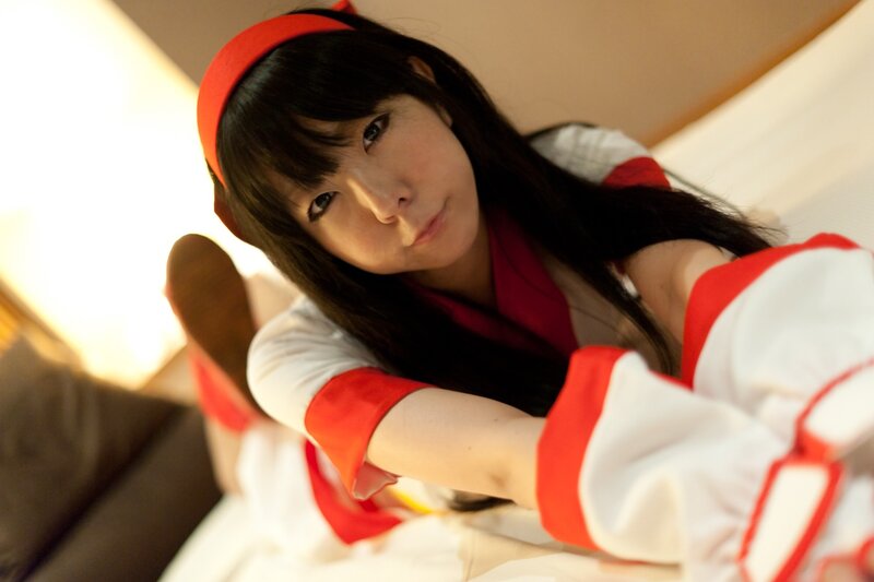 cosplayer in red and white outfit
