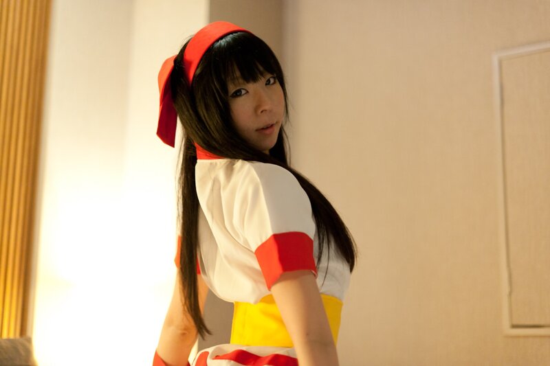 cosplayer in red and white outfit