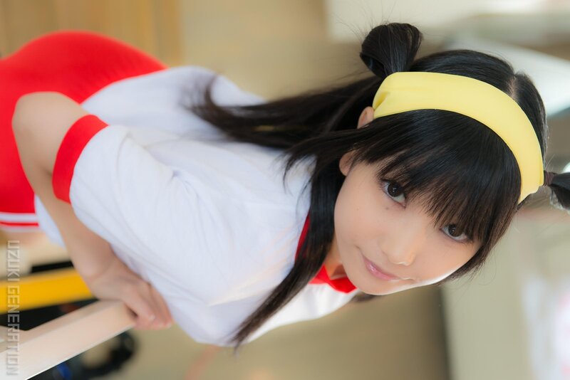 cosplayer in red and white outfit