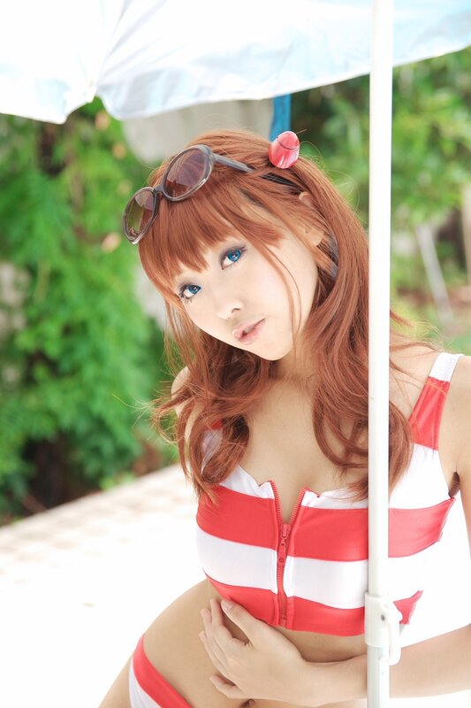 cosplayer in red and white swimsuit
