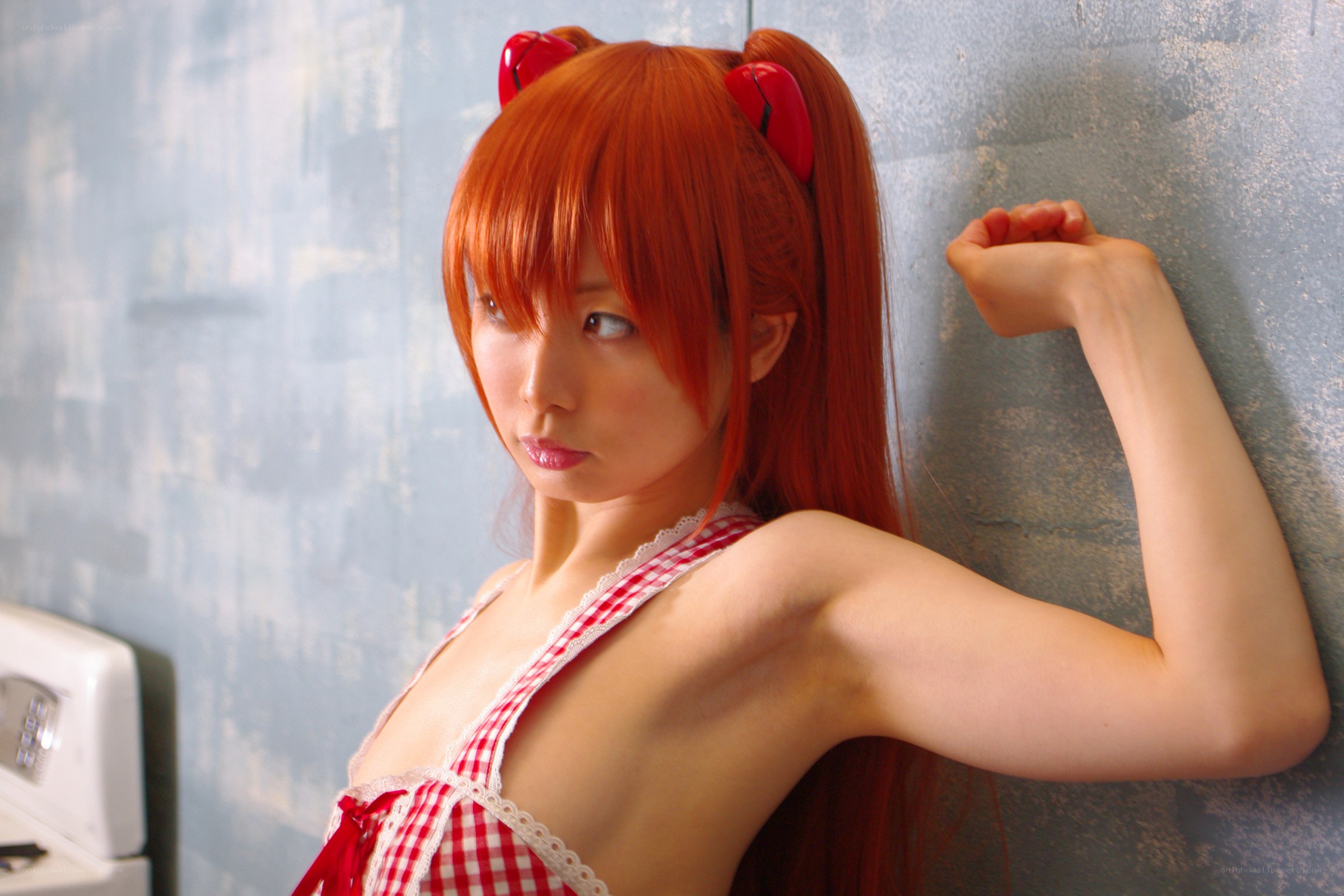 cosplayer in red checkered outfit