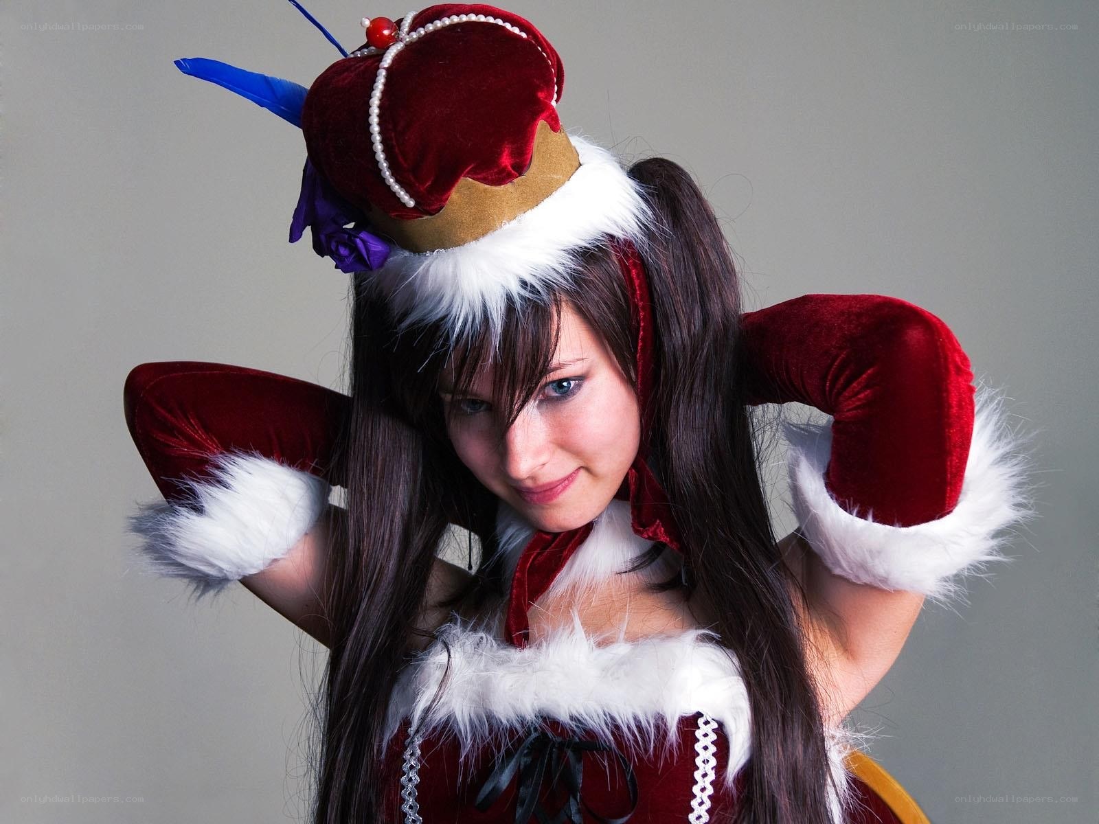 cosplayer in red costume