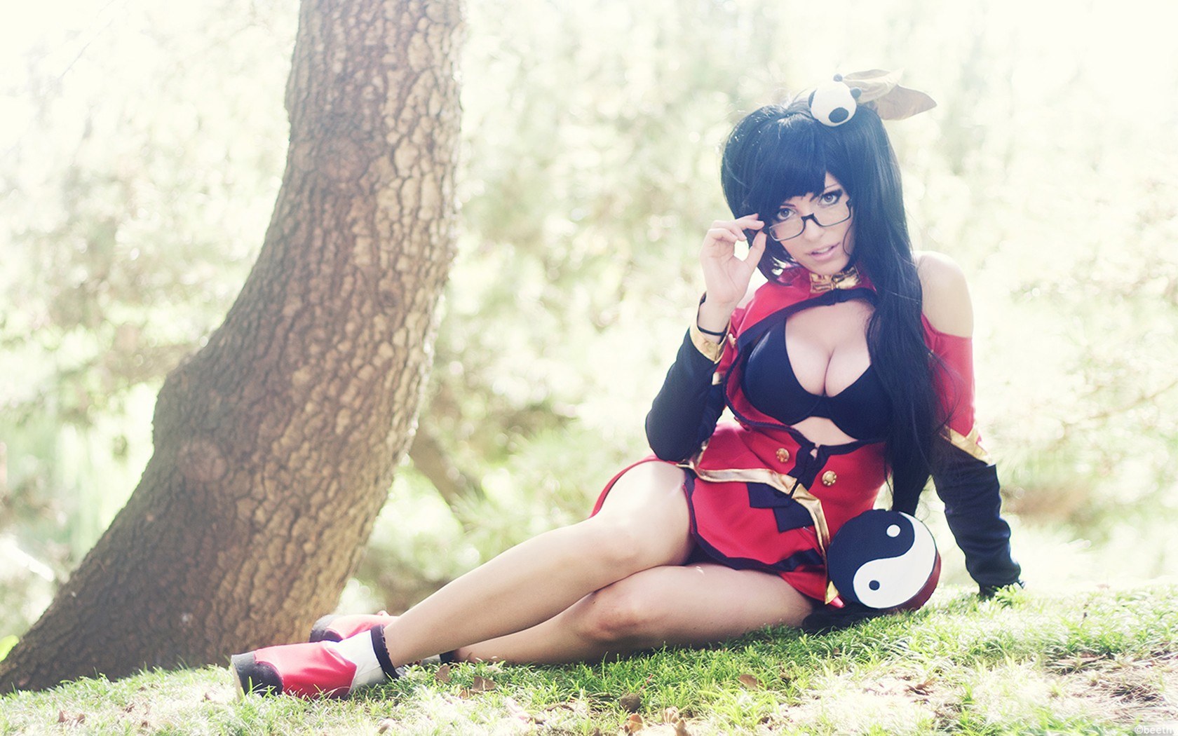 cosplayer in red costume