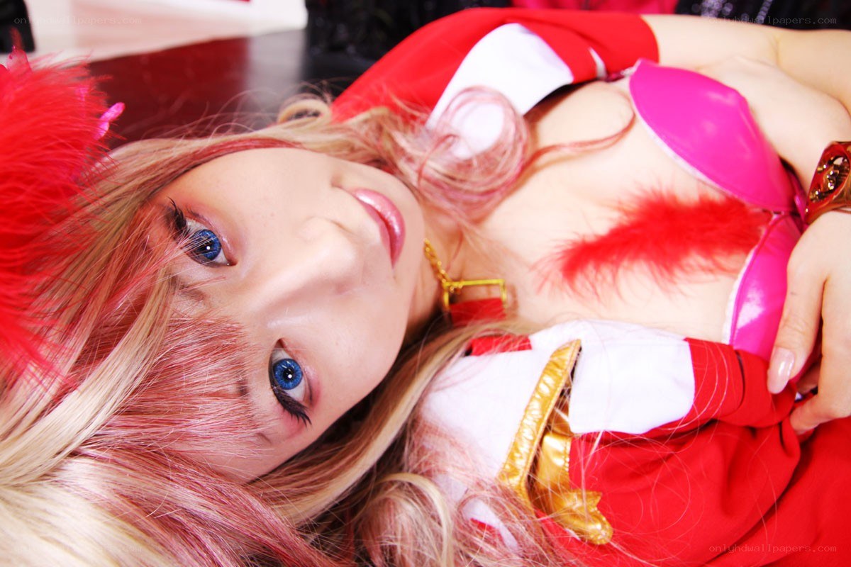 cosplayer in red costume