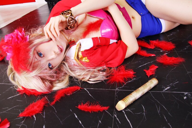 cosplayer in red costume