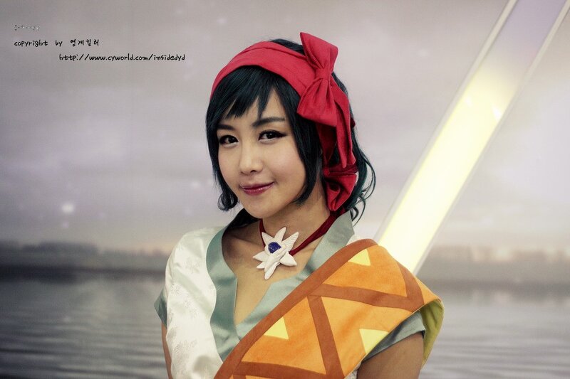cosplayer in red headband