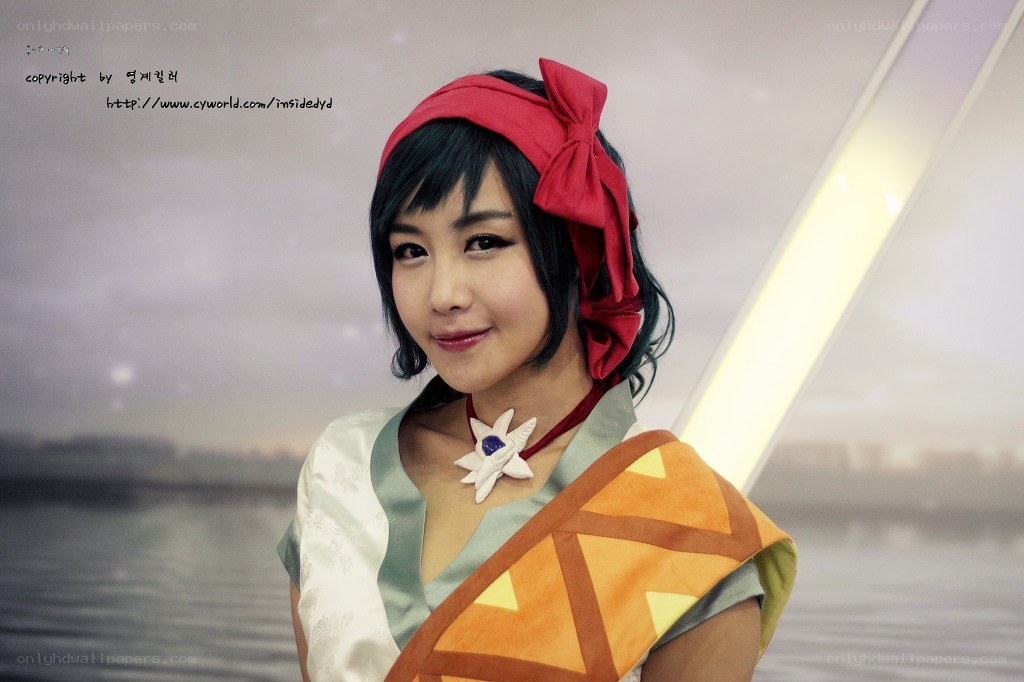 cosplayer in red headband