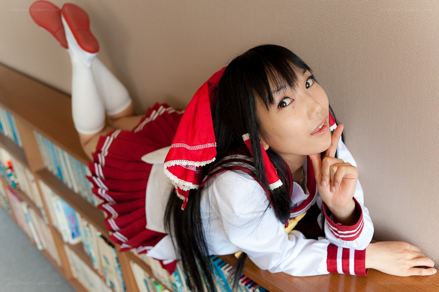cosplayer in red school uniform