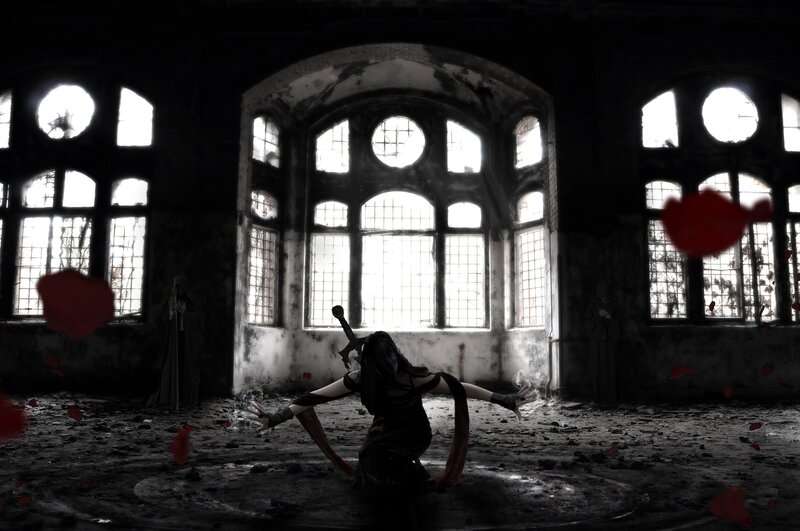 cosplayer in ruined hall
